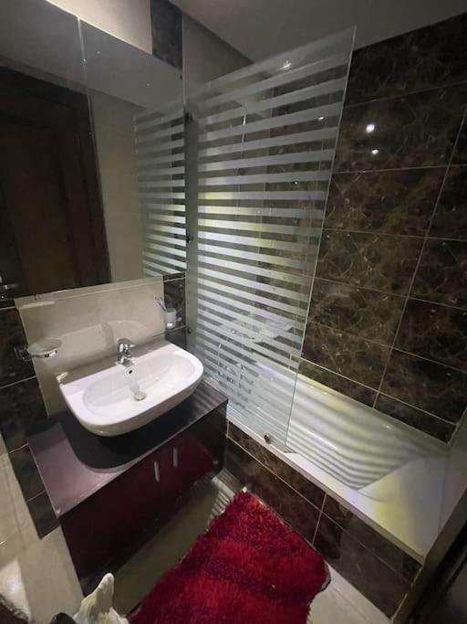 Appartamento An Elegant In Park Mall With View Il Cairo