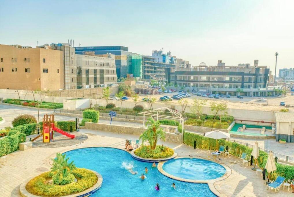 An Elegant In Park Mall With View *